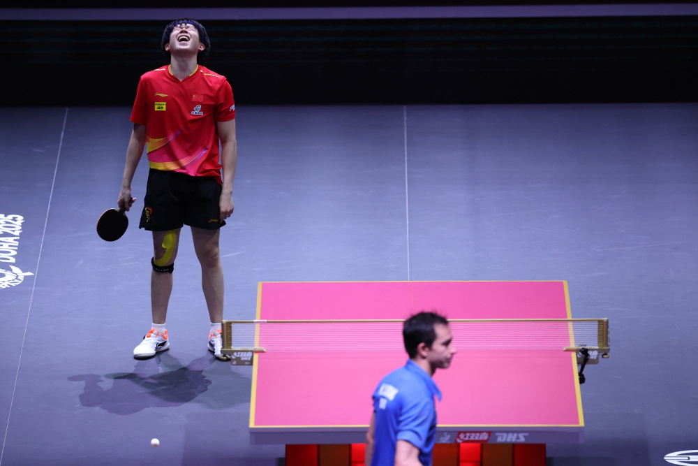 两队在中场 两队在中场